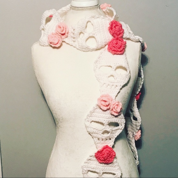 Skull Scarf - Picture 2 of 2